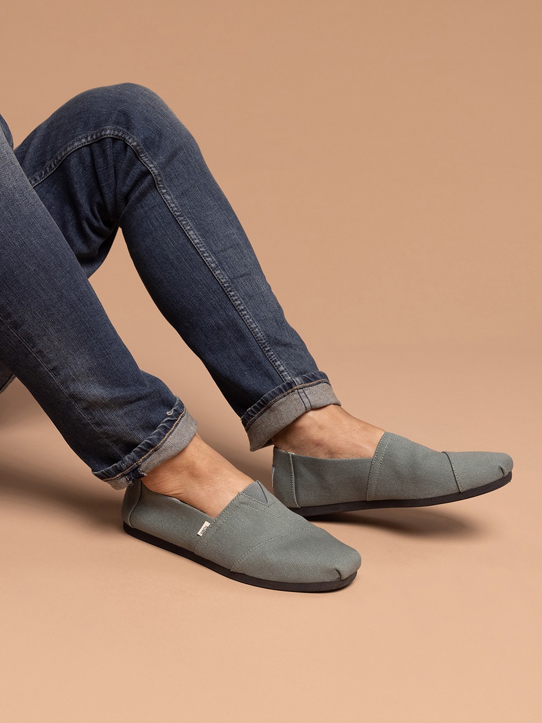 

TOMS Men Slip-On Lightweight Sneakers, Green