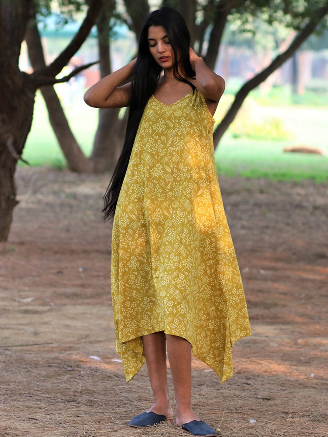 

Chidiyaa Women Yellow & Off White Floral A-Line Midi Dress