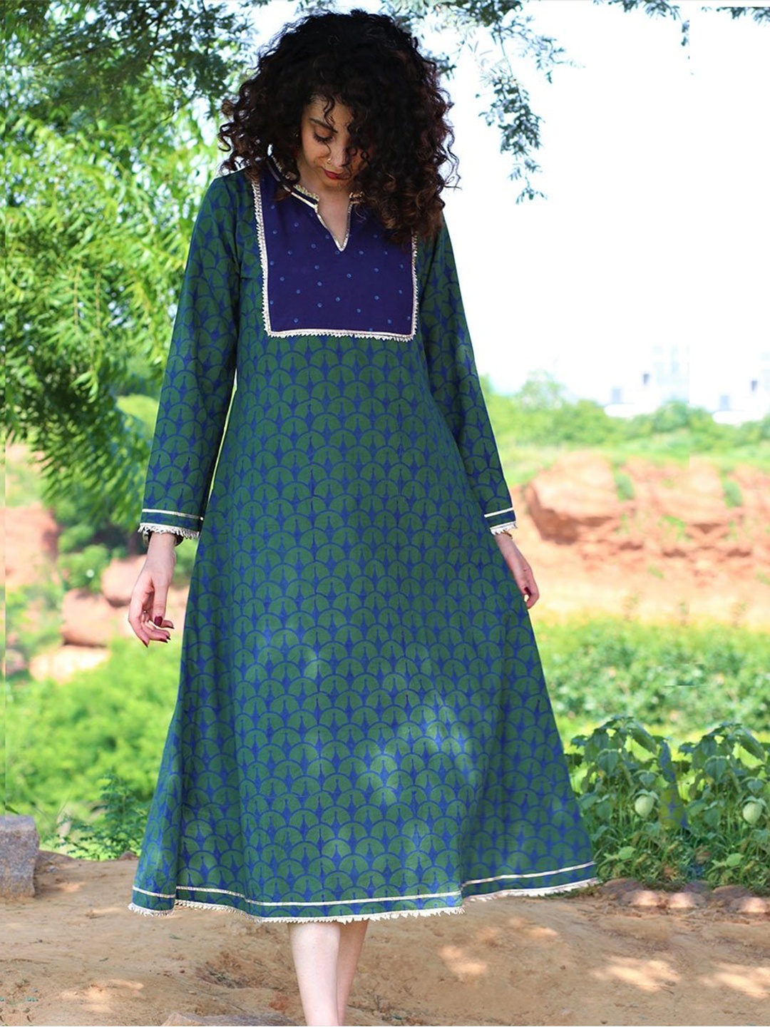 

Chidiyaa Women Green & Blue Ethnic Motifs Printed A-Line Midi Dress