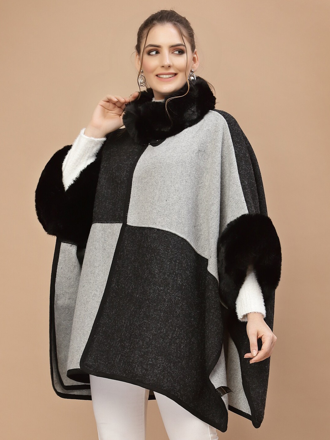 

Mafadeny Women Black & White Colourblocked Poncho