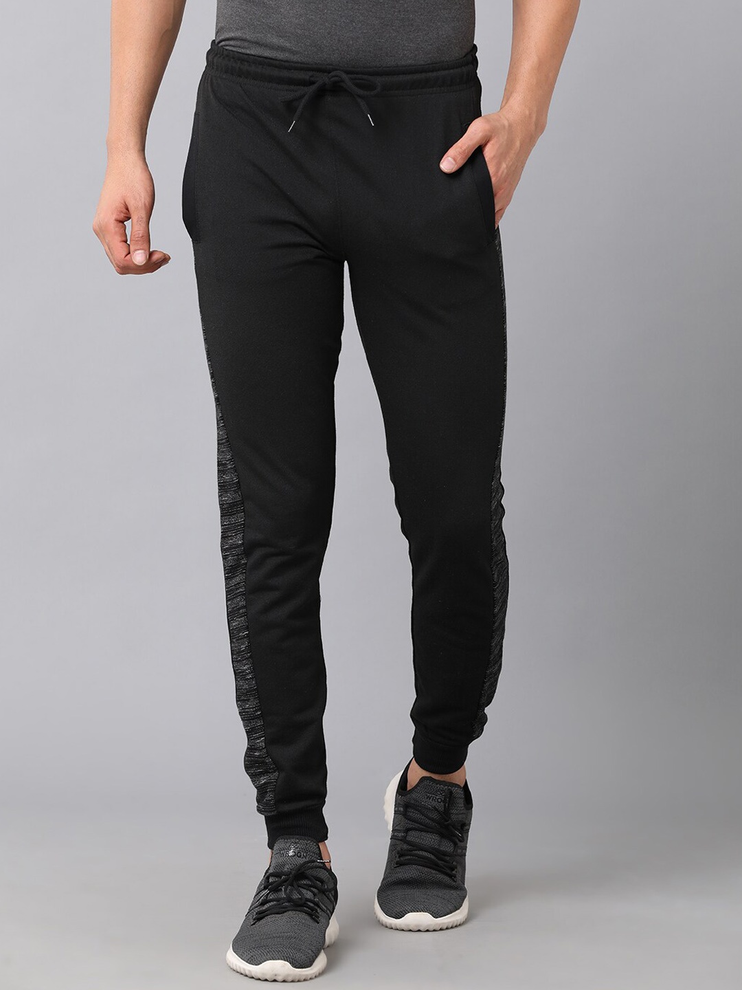 

MADSTO Men Black Solid Slim-Fit Cotton Jogger