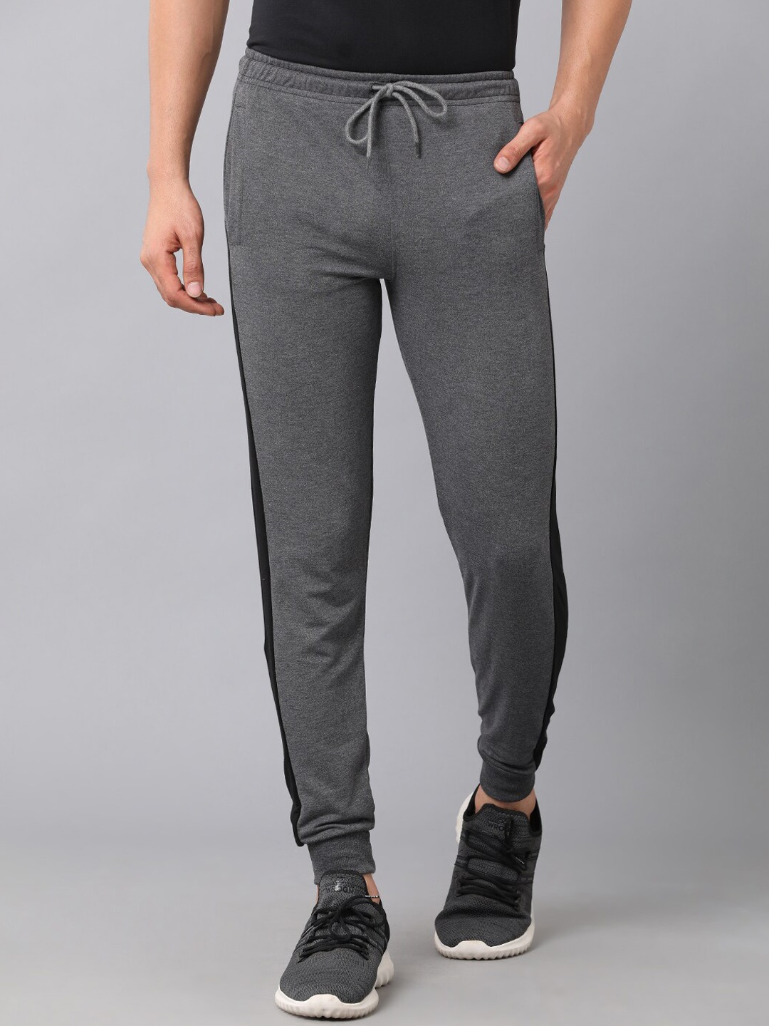 

MADSTO Men Grey Solid Slim-Fit Joggers