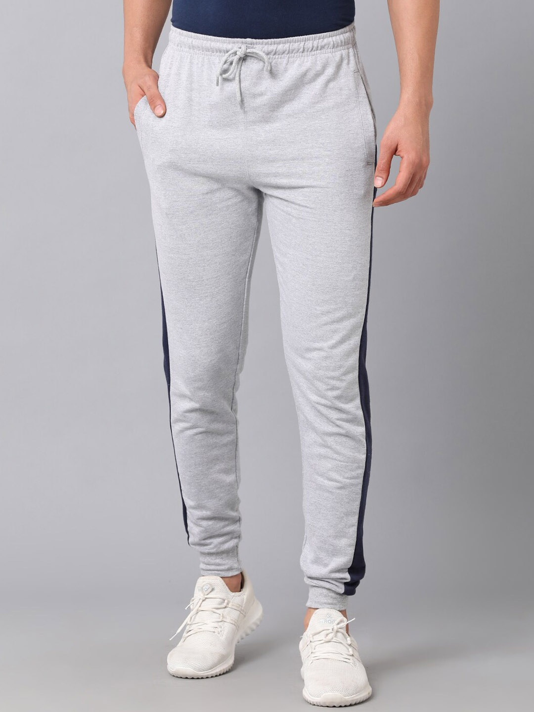 

MADSTO Men Grey Solid Cotton Joggers