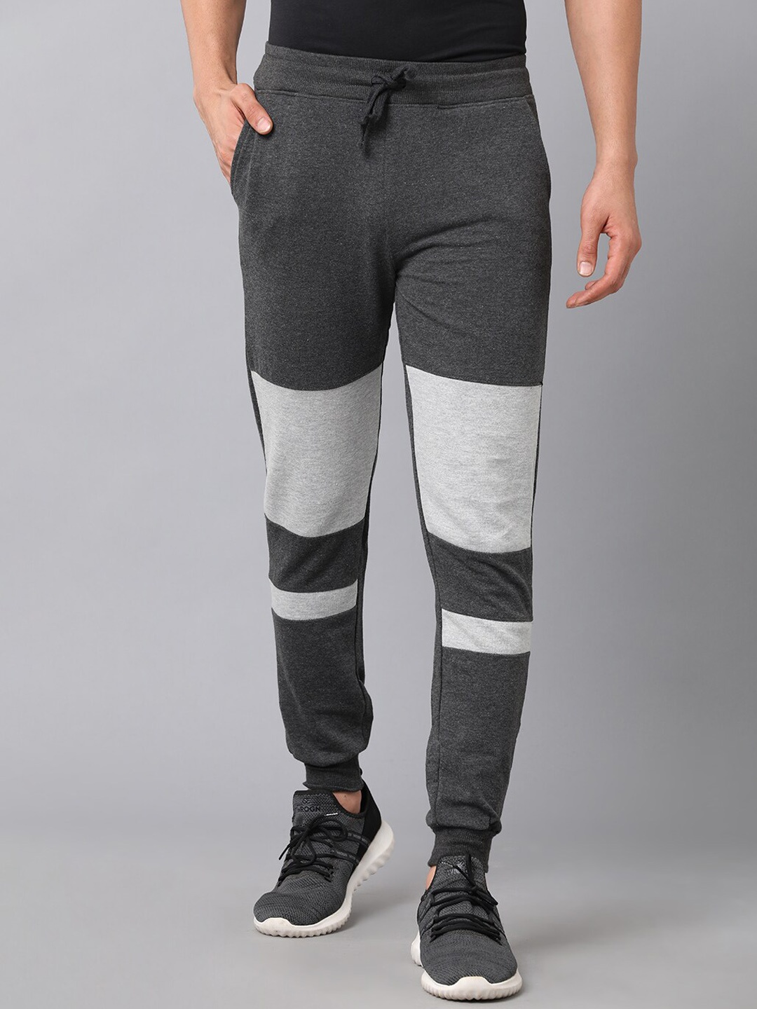 

MADSTO Men Grey Solid Slim-Fit Cotton Joggers