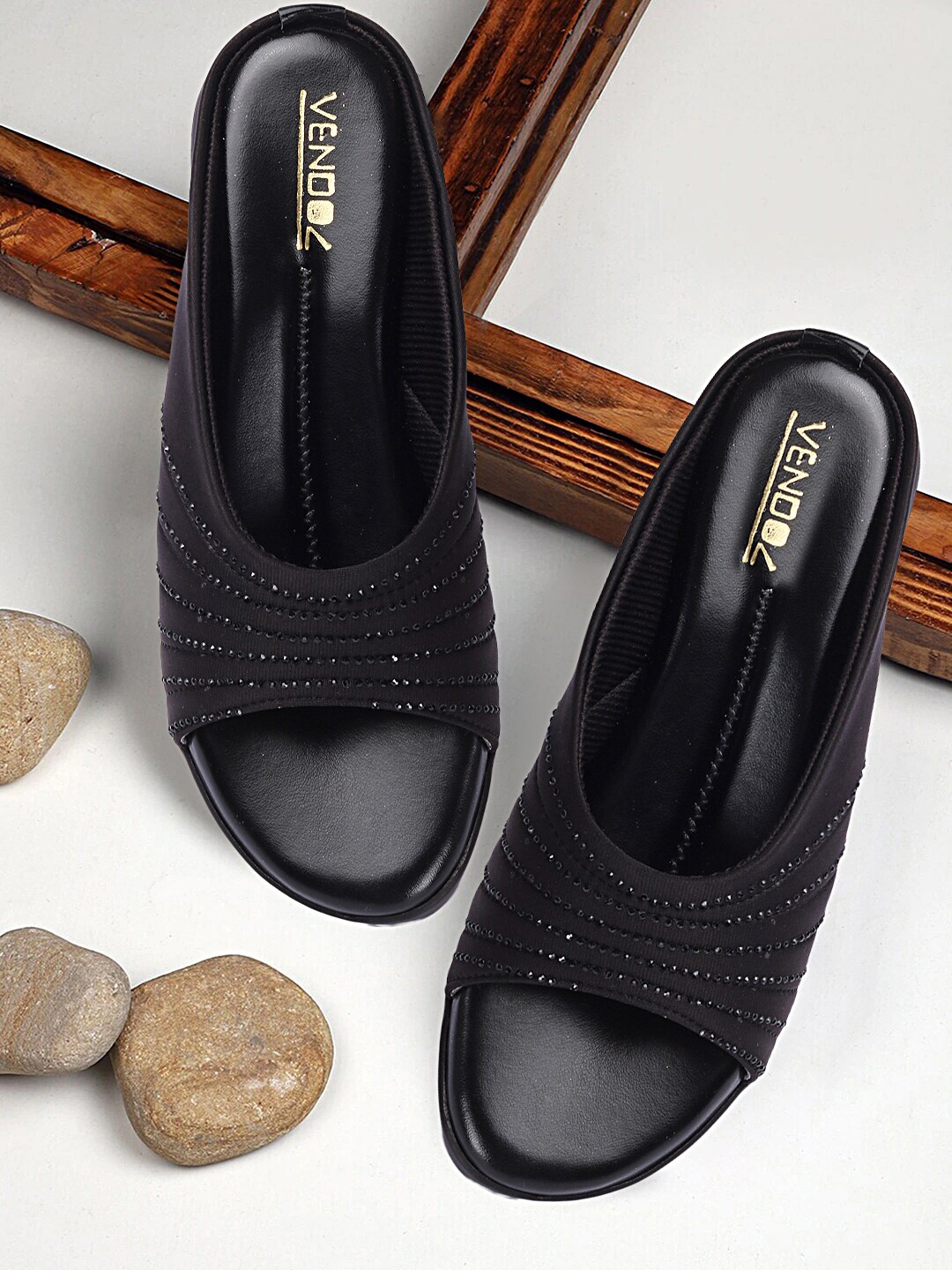 

VENDOZ Women Black Embellished Open Toe Flats