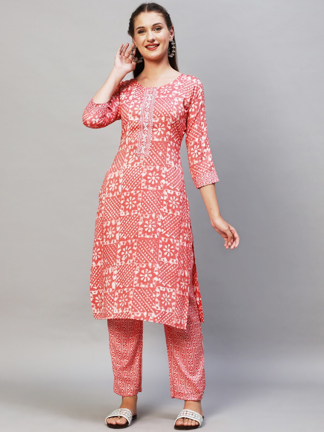 

FASHOR Women Red Floral Printed Beads and Stones Kurta with Trousers