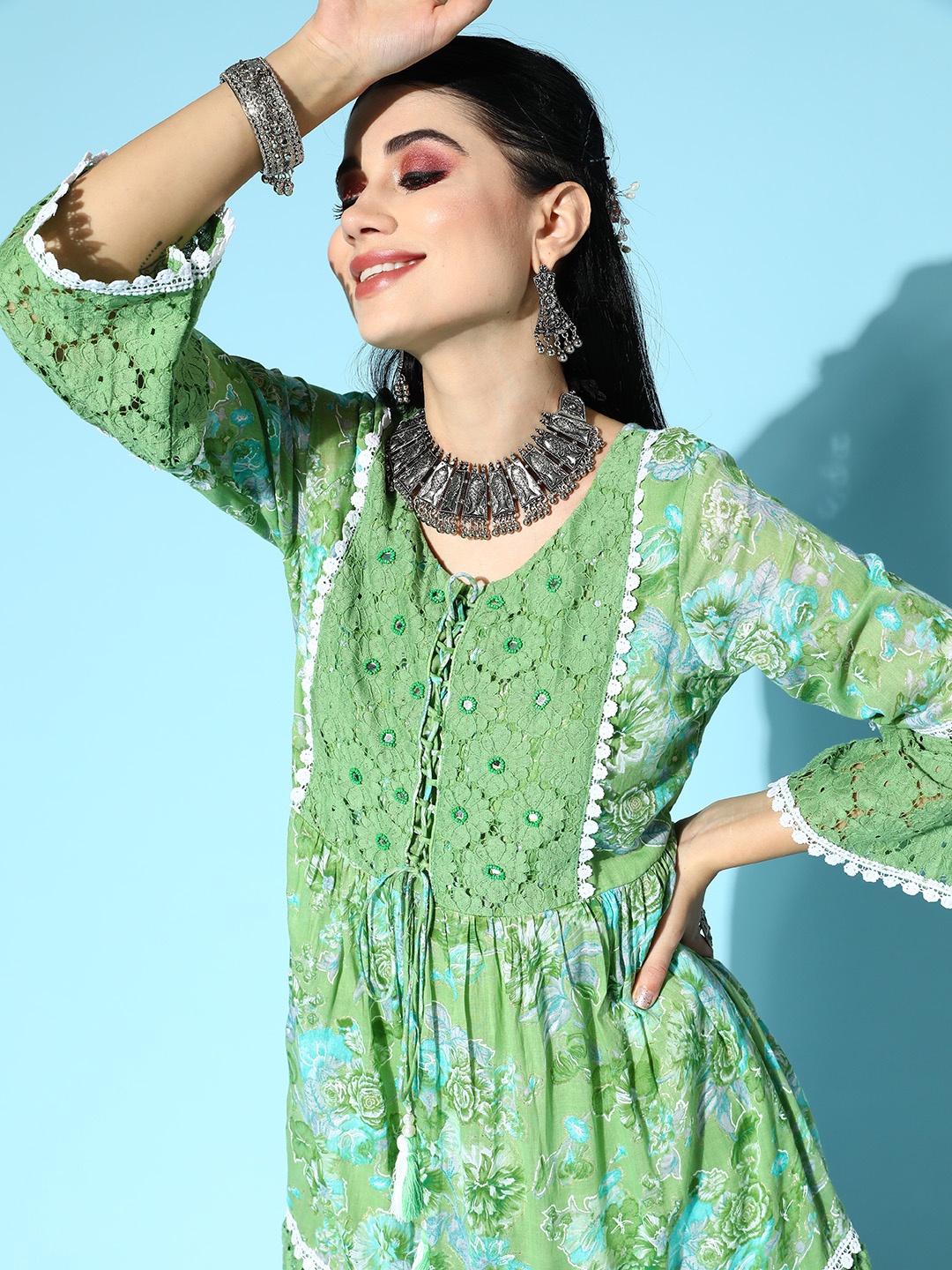 

Ishin Women Green Floral Fluid Tie-Up Dress