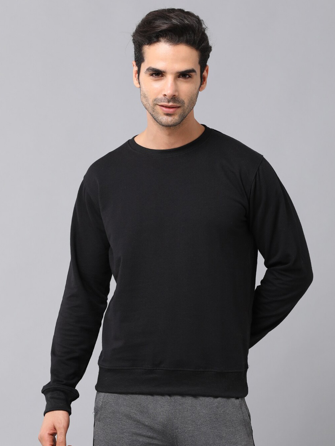 

MADSTO Men Black Slim Fit T-shirt