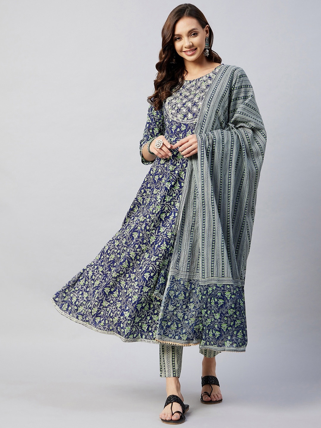 

InWeave Women Blue Floral Printed Pure Cotton Kurta with Trousers & With Dupatta