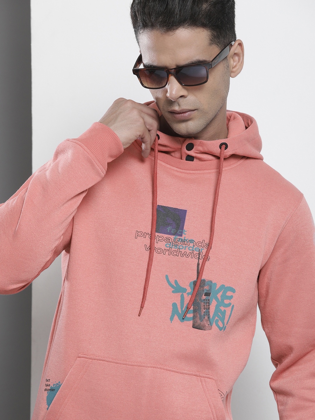 

The Indian Garage Co Men Pink Printed Hooded Sweatshirt