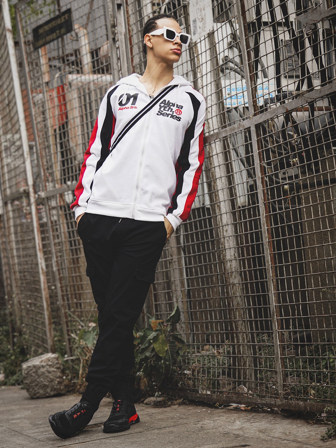 

The Indian Garage Co Men White & Black Printed Hooded Sweatshirt