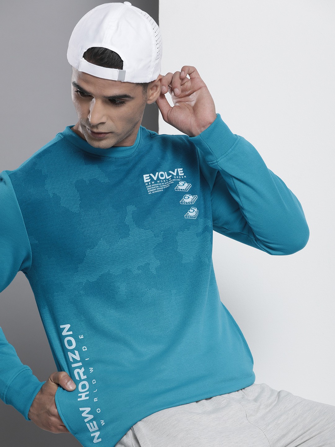 

The Indian Garage Co Men Blue Printed Sweatshirt