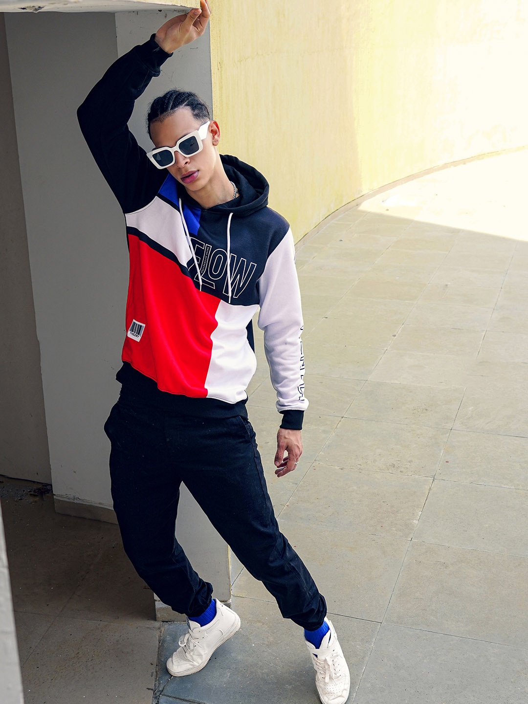 

The Indian Garage Co Men Black Colourblocked Hooded Sweatshirt