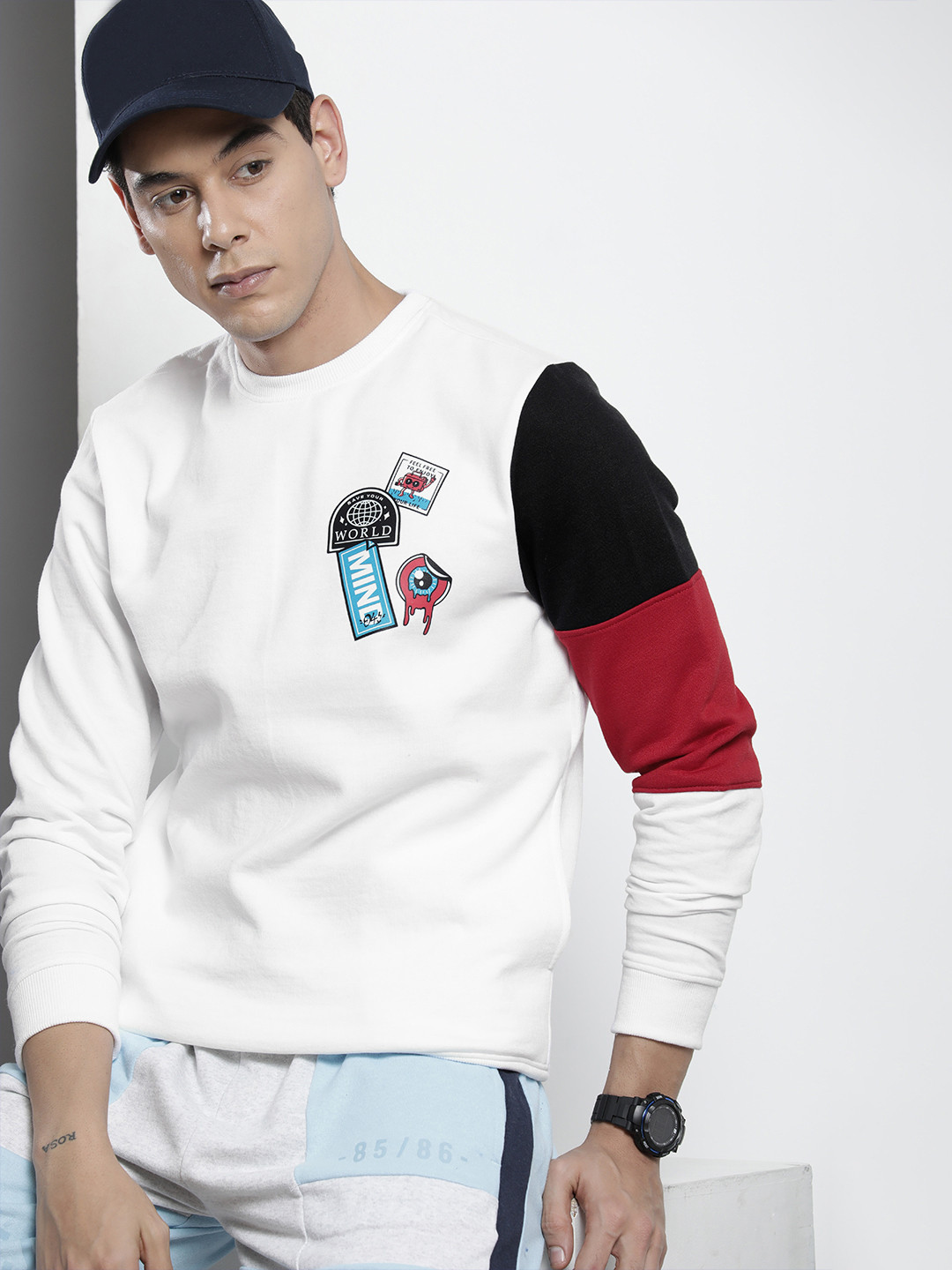 

The Indian Garage Co Men White Colourblocked Sweatshirt