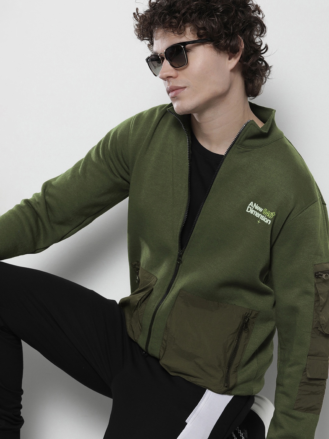 

The Indian Garage Co Men Sweatshirt with Printed Detail, Olive