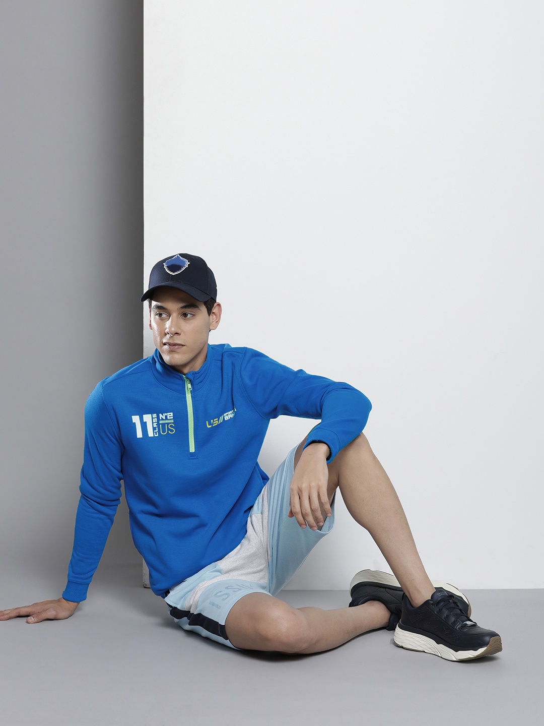 

The Indian Garage Co Men Blue Solid Sweatshirt