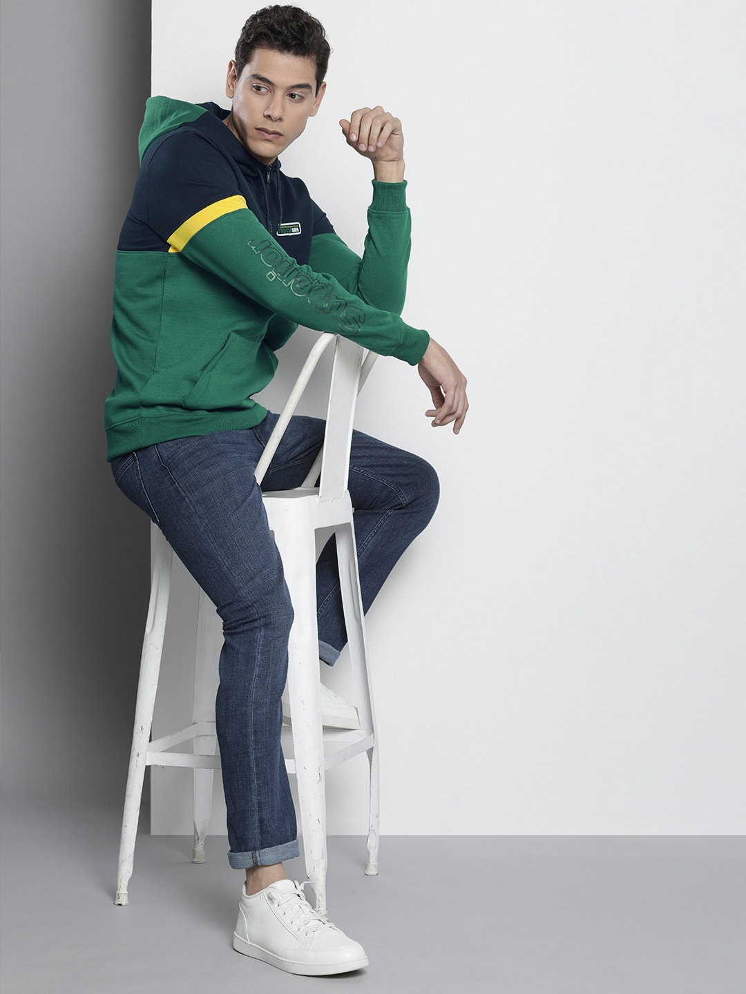 

The Indian Garage Co Men Colourblocked Hooded Sweatshirt, Green