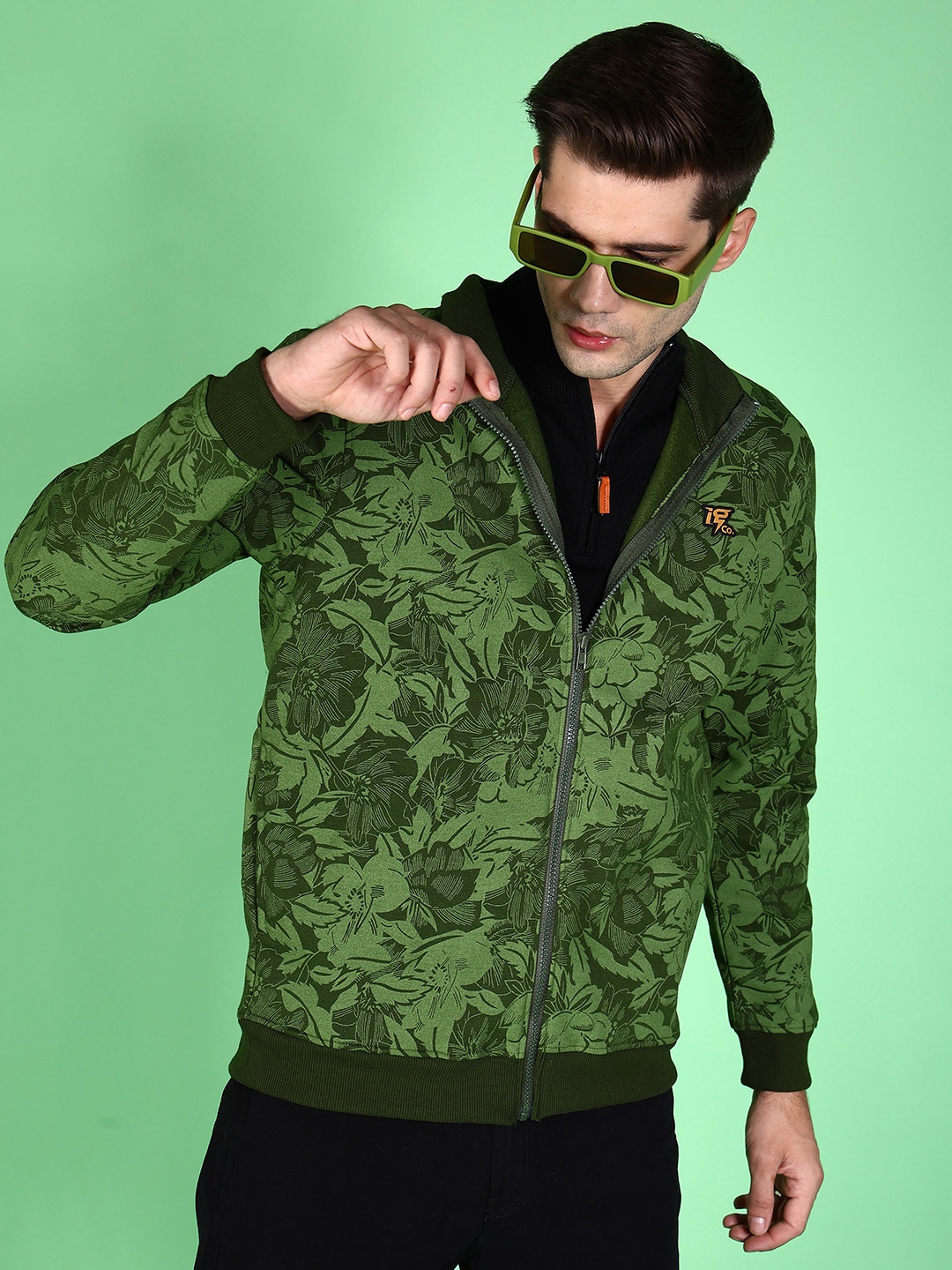 

The Indian Garage Co Men Green Printed Sweatshirt