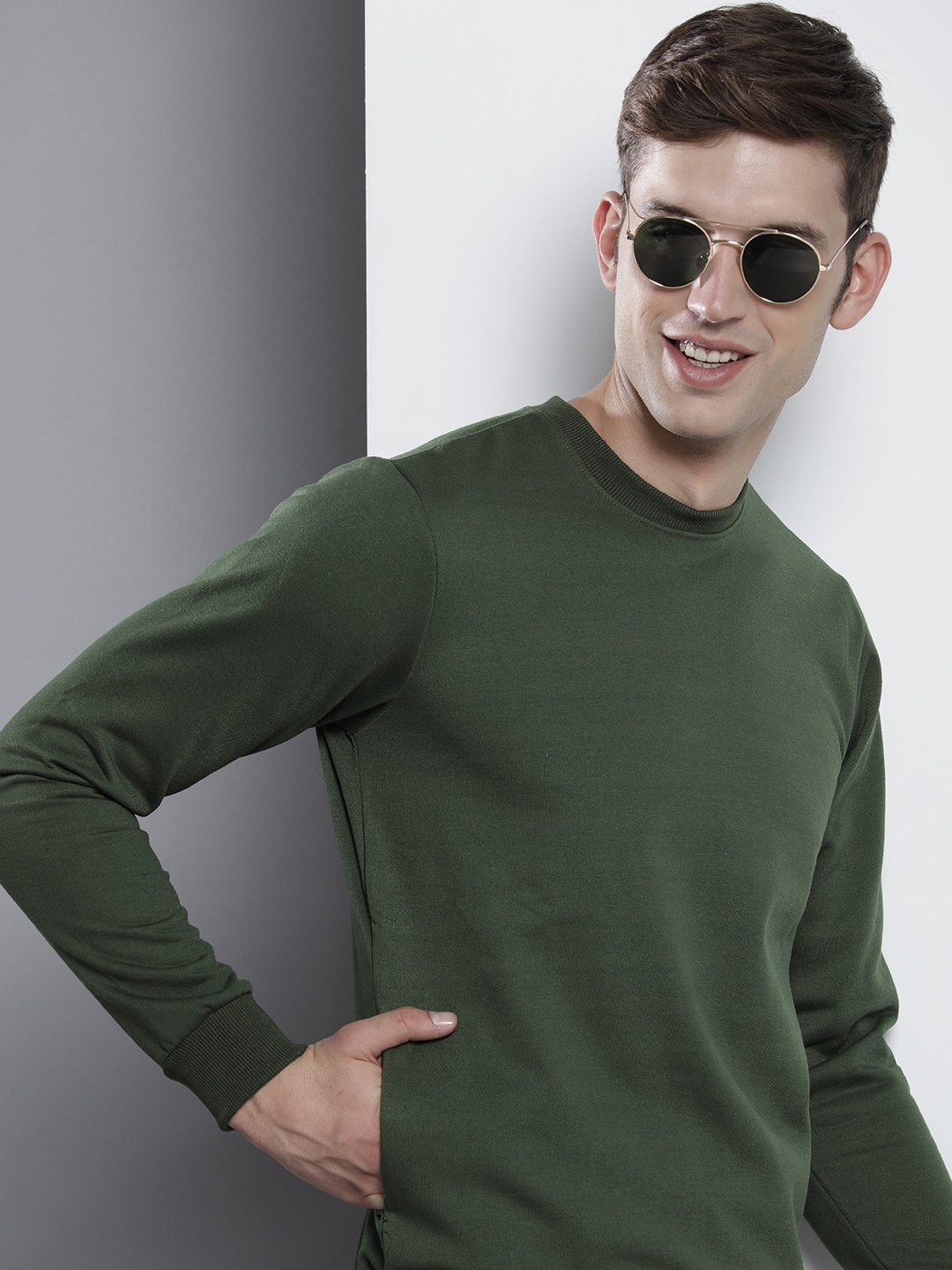 

The Indian Garage Co Men Solid Sweatshirt, Olive