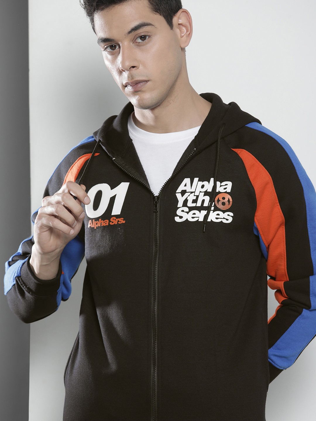 

The Indian Garage Co Men Black Colourblocked Hooded Sweatshirt