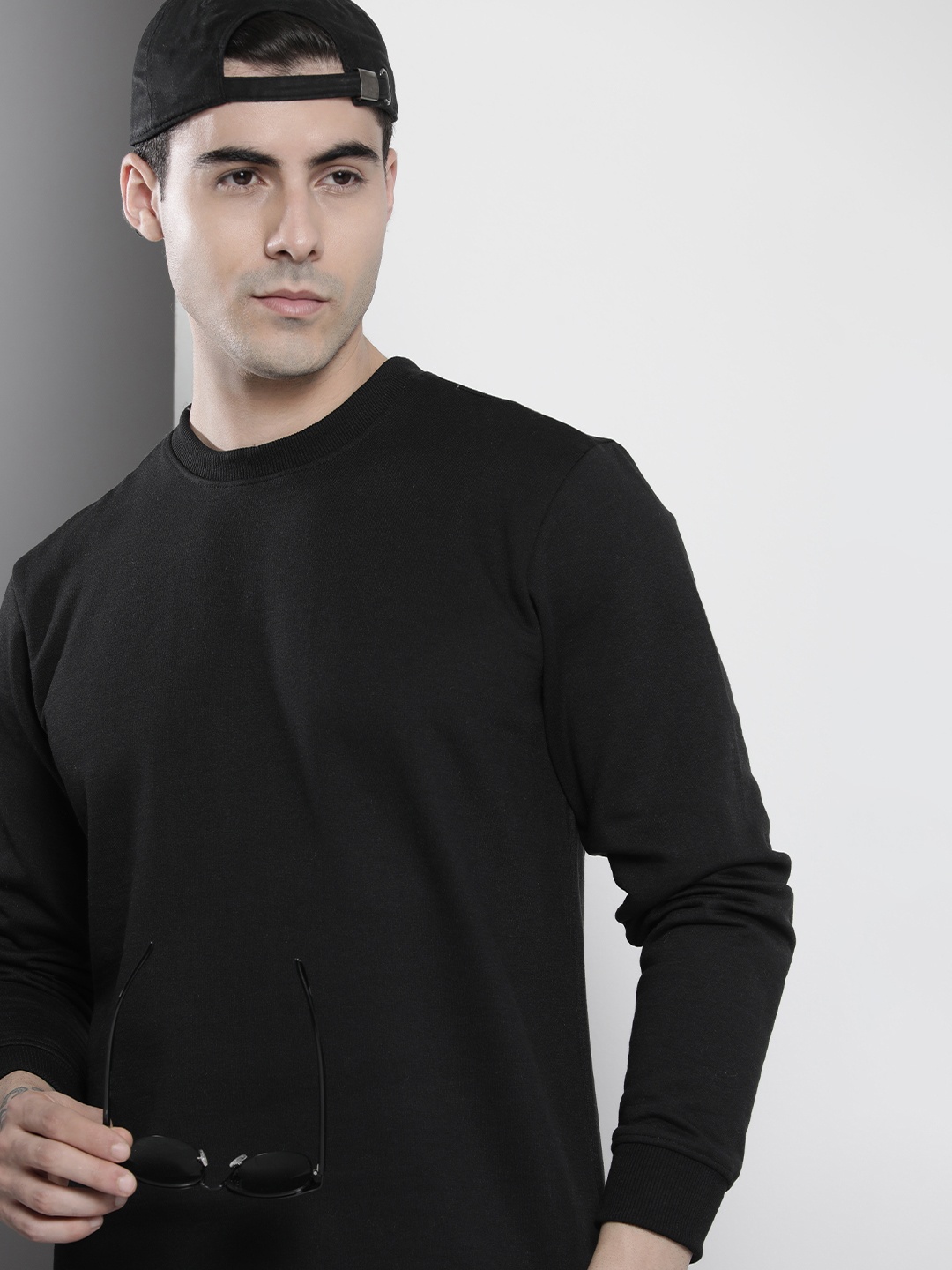 

The Indian Garage Co Men Black Solid Sweatshirt
