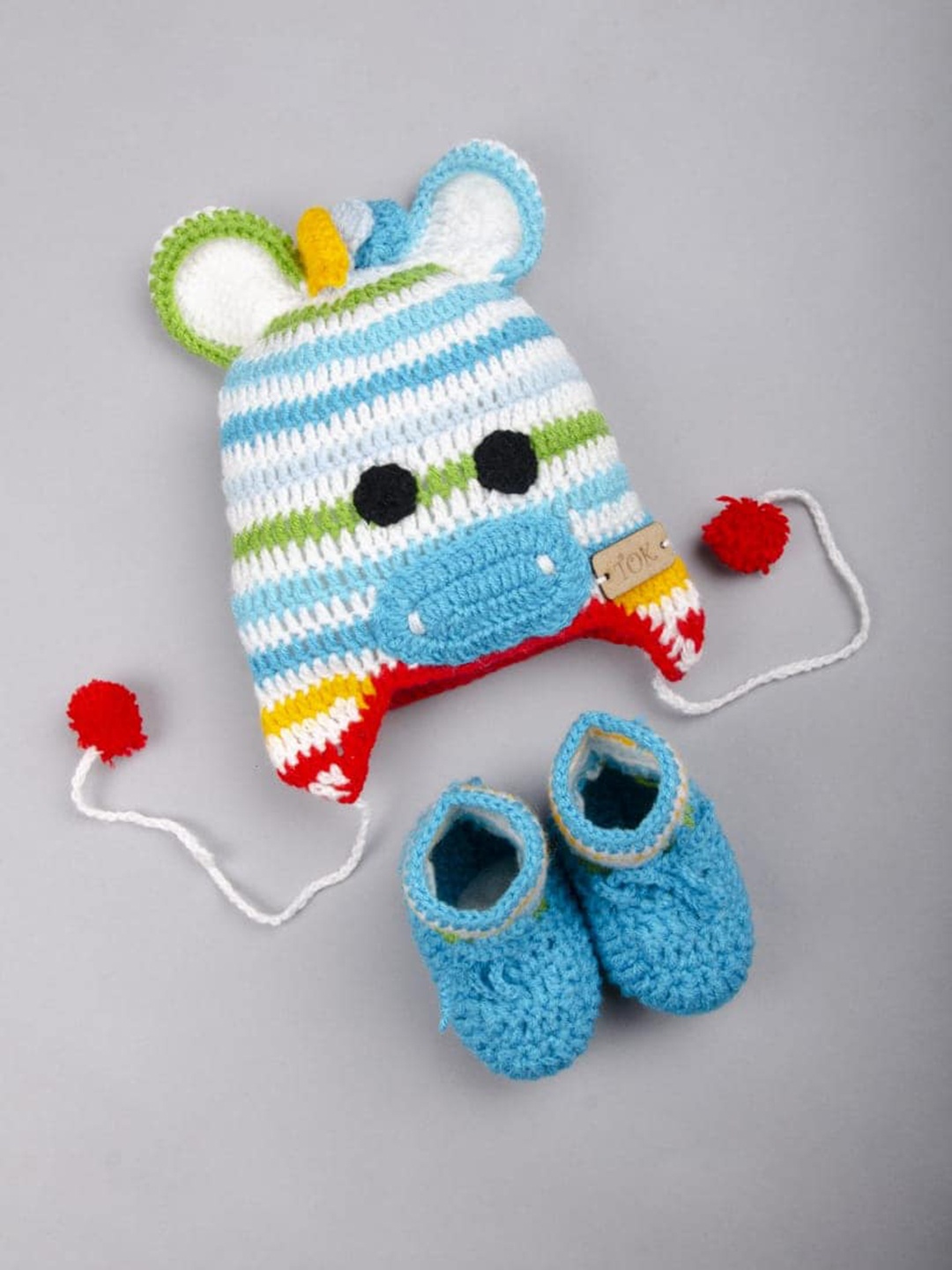 

The Original Knit Unisex Kids Blue & Black Beanie & Booties.