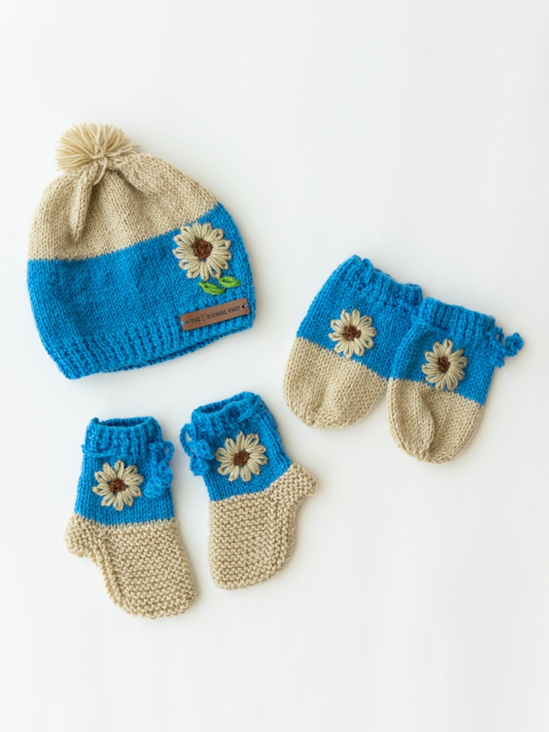 

The Original Knit Girls Beige & Blue Colourblocked Beanie with Socks & Mitten