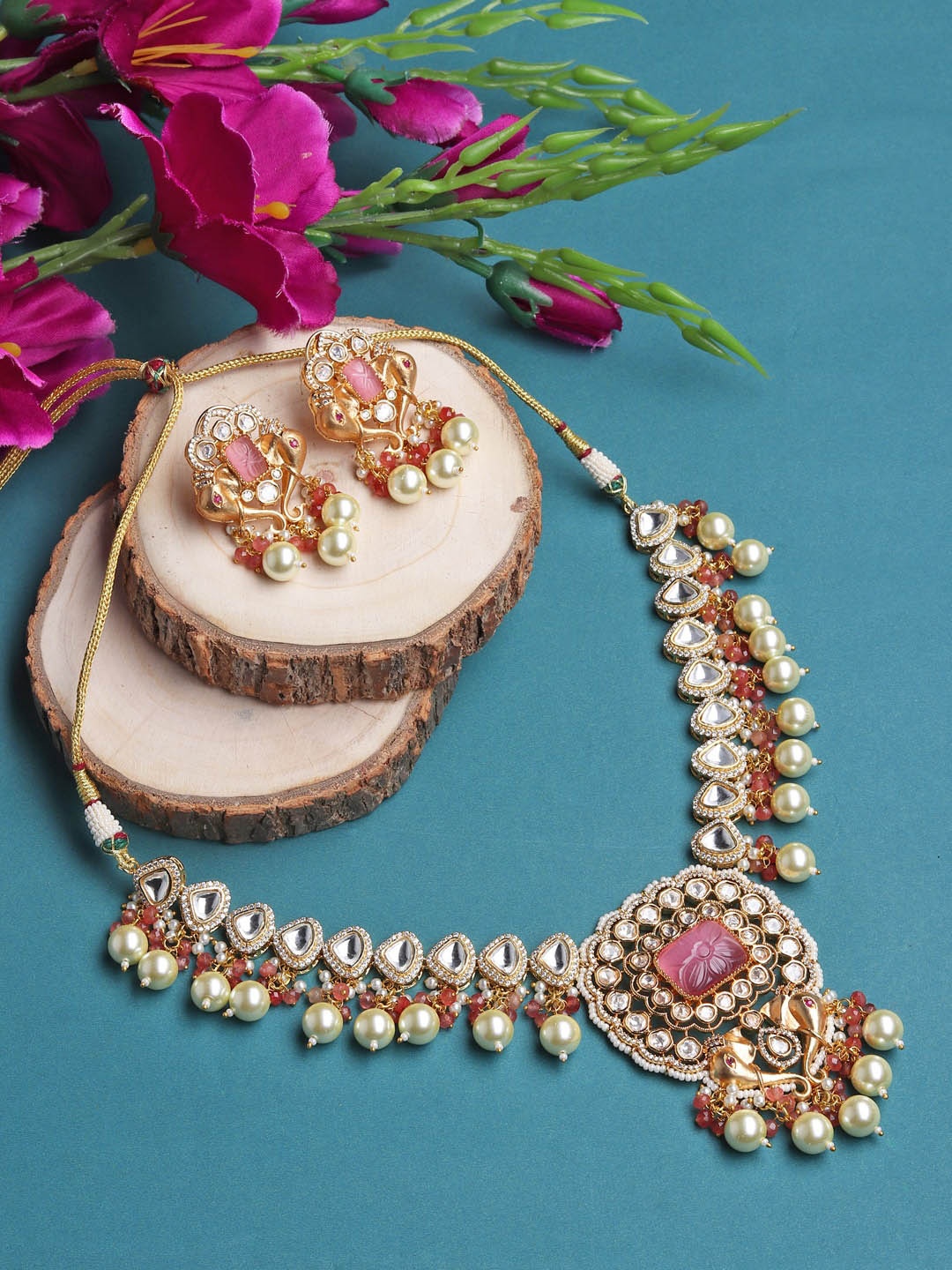 

Runjhun Gold-Plated Pink & White Kundan Studded & Beaded Jewellery Set