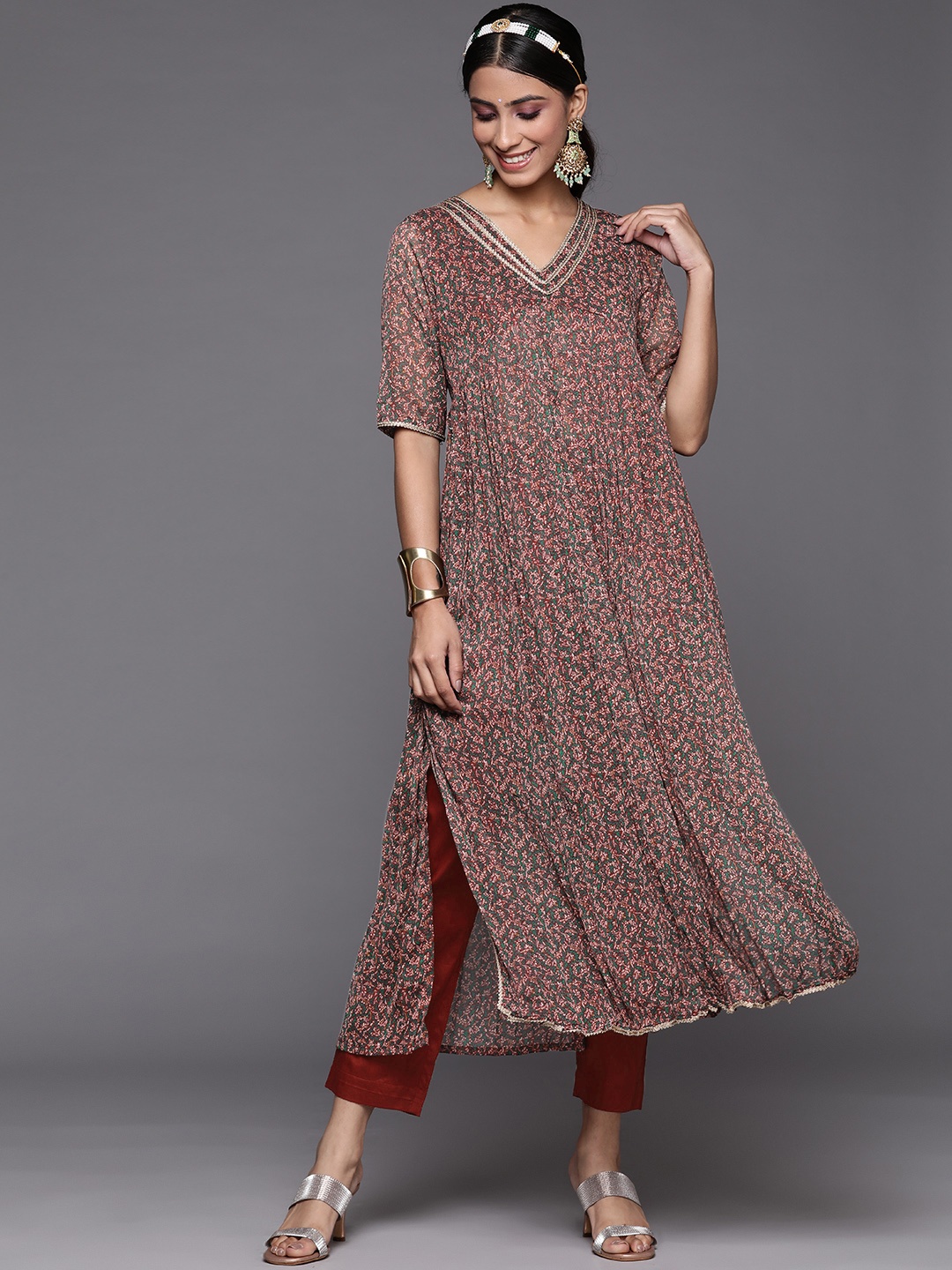 

Inddus Women Maroon Ethnic Motifs Printed Gotta Patti Kurta with Trousers