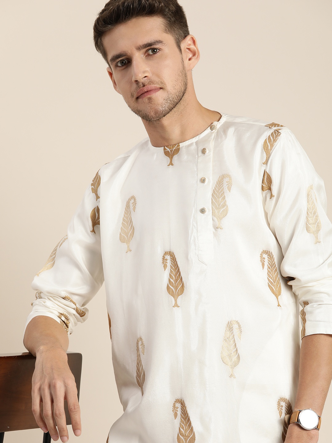 

VASTRAMAY Men White & Golden Paisley Printed Kurta with Churidar