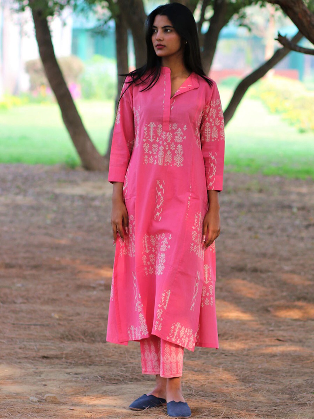

Chidiyaa Women Pink Ethnic Motifs Printed Pure Cotton Kurta With Trousers