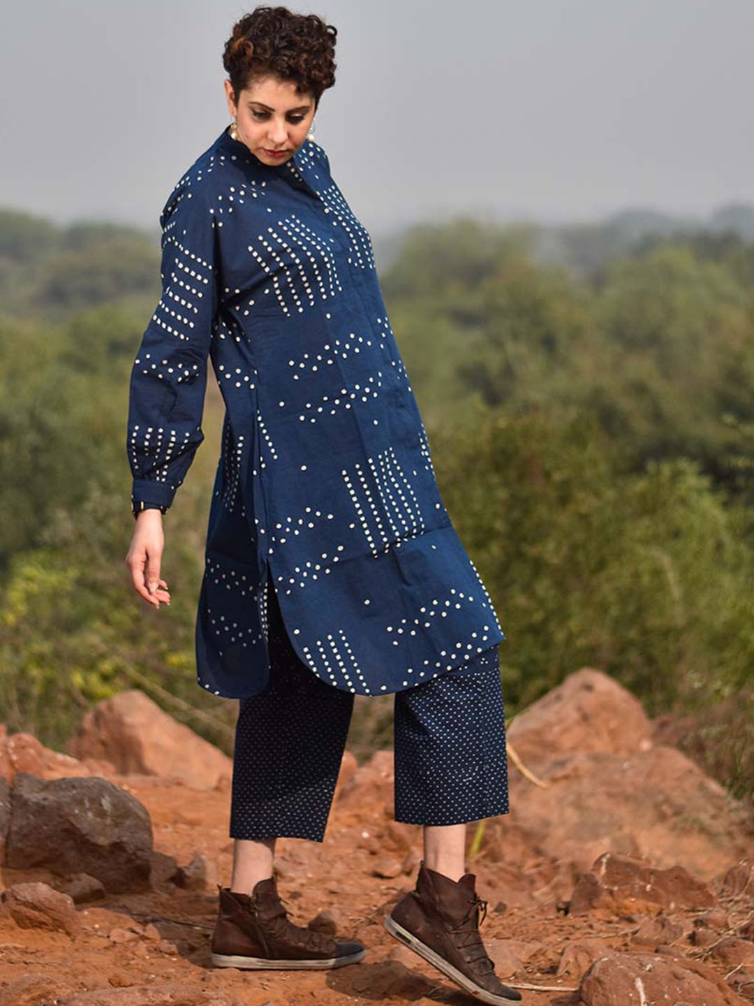 

Chidiyaa Women Blue Printed Pure Cotton Kurta with Trousers