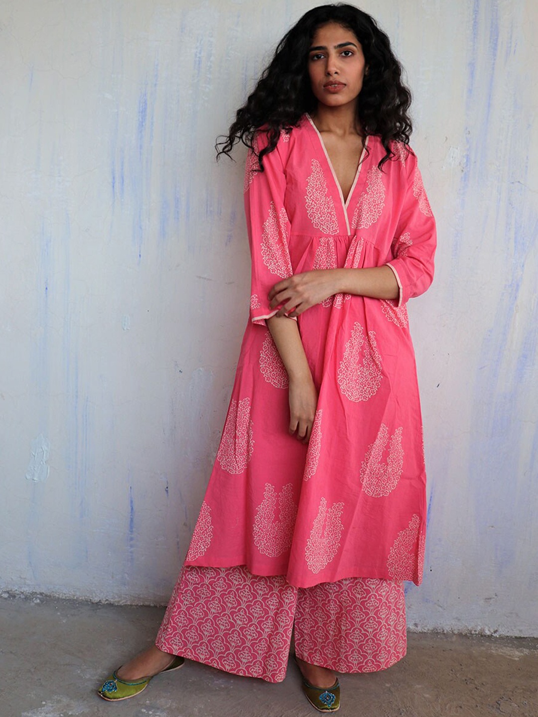 

Chidiyaa Women Pink Printed Pleated Pure Cotton Kurta with Palazzos