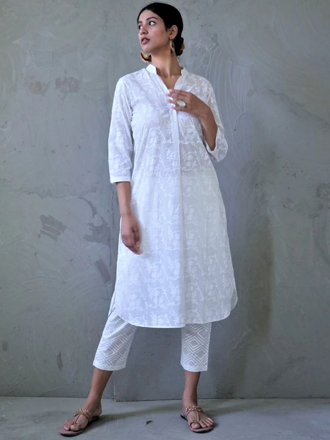 

Chidiyaa Women White Printed Pure Cotton Kurta with Trousers