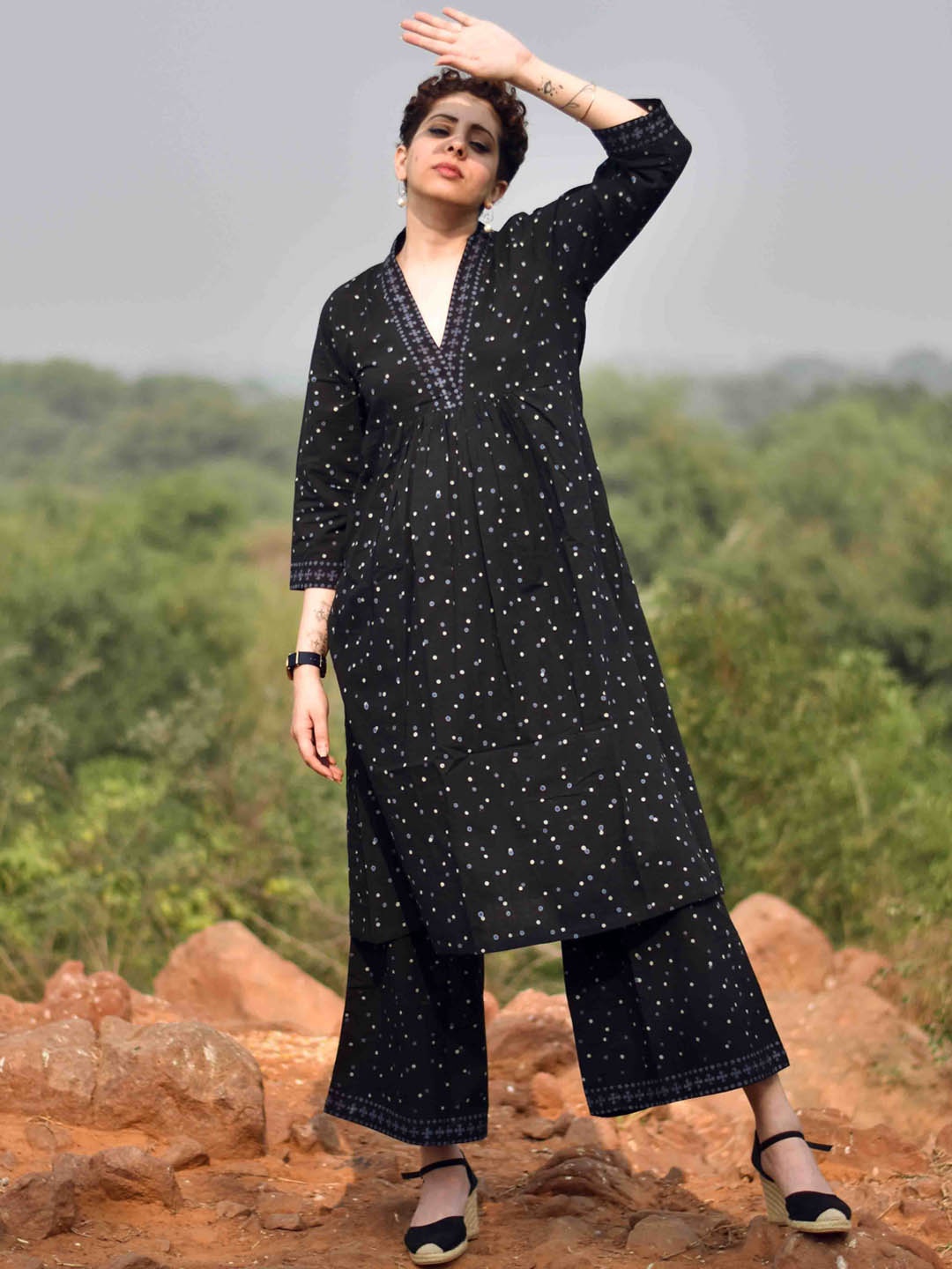 

Chidiyaa Women Black Ethnic Motifs Printed Pure Cotton Kurta with Trousers