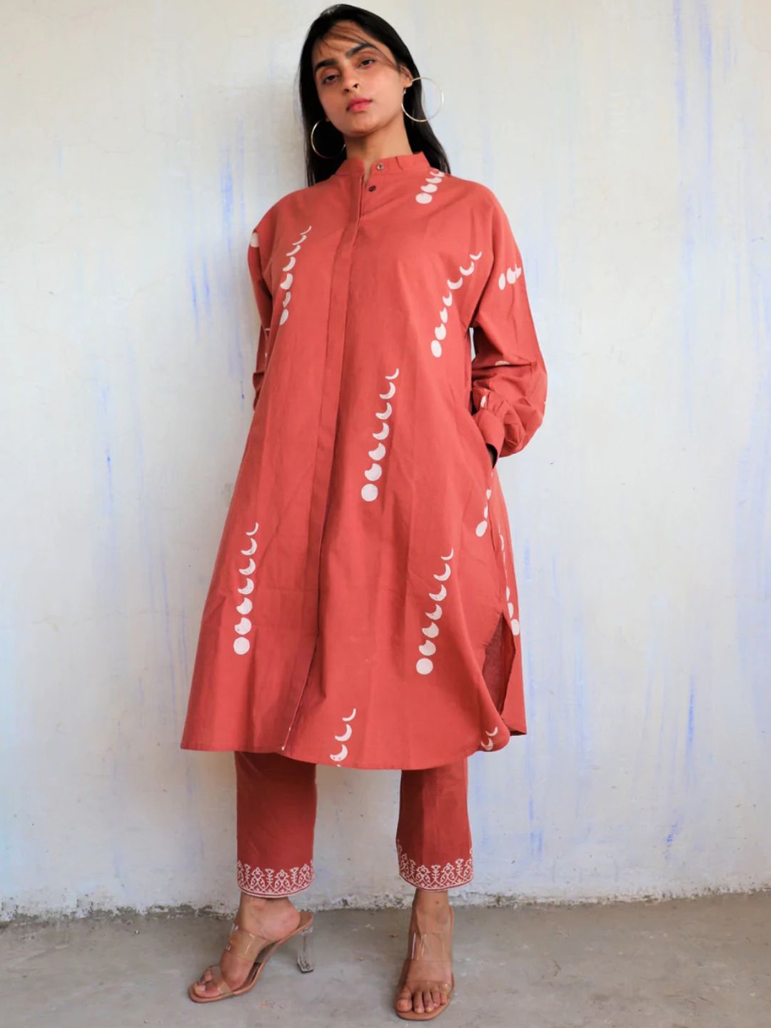 

Chidiyaa Women Brown Printed Pure Cotton Kurta with Trousers