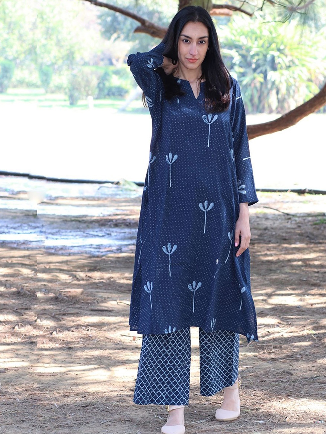 

Chidiyaa Women Blue Printed Panelled Pure Cotton Kurta with Palazzos