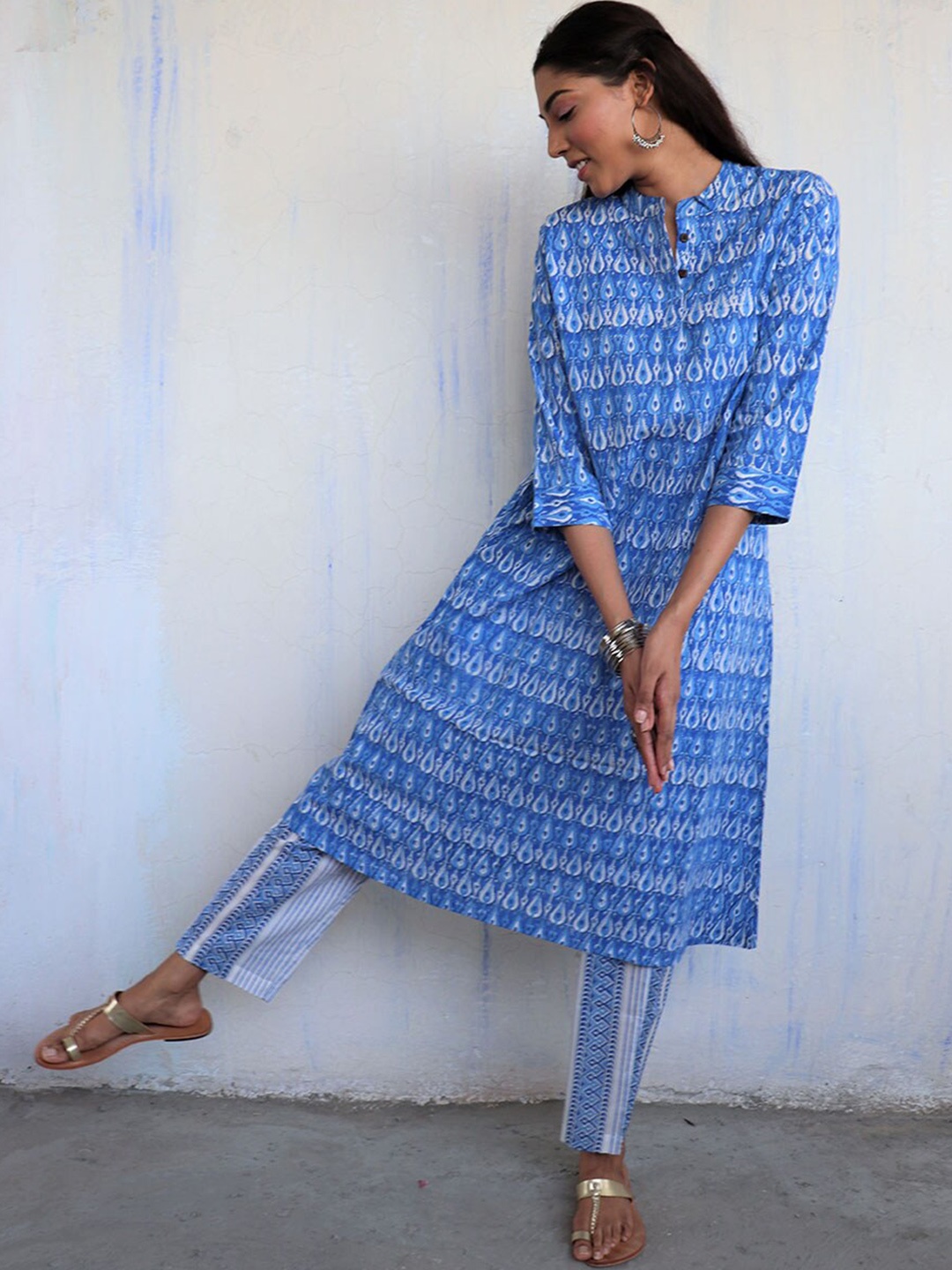 

Chidiyaa Women Blue Ethnic Motifs Printed Pure Cotton Kurta with Trousers