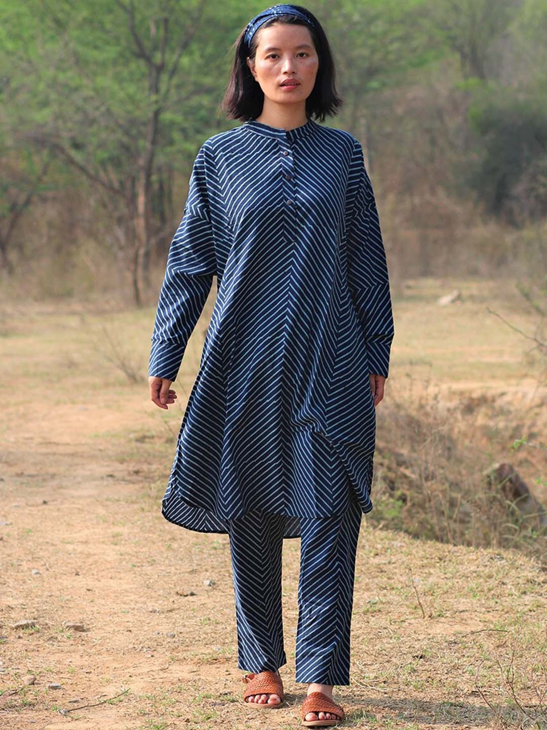 

Chidiyaa Women Blue Ethnic Motifs Pure Cotton Kurta with Trousers