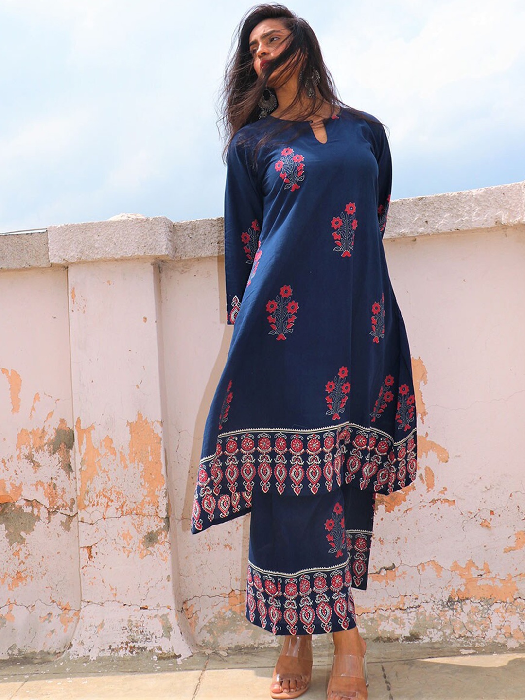 

Chidiyaa Women Blue Ethnic Motifs Printed Pure Cotton Kurta with Palazzos