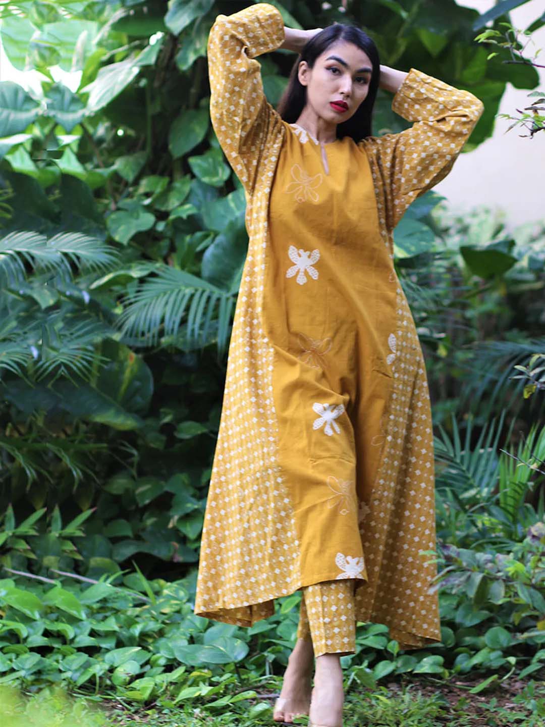 

Chidiyaa Women Mustard Yellow Printed Pure Cotton Kurta with Trousers