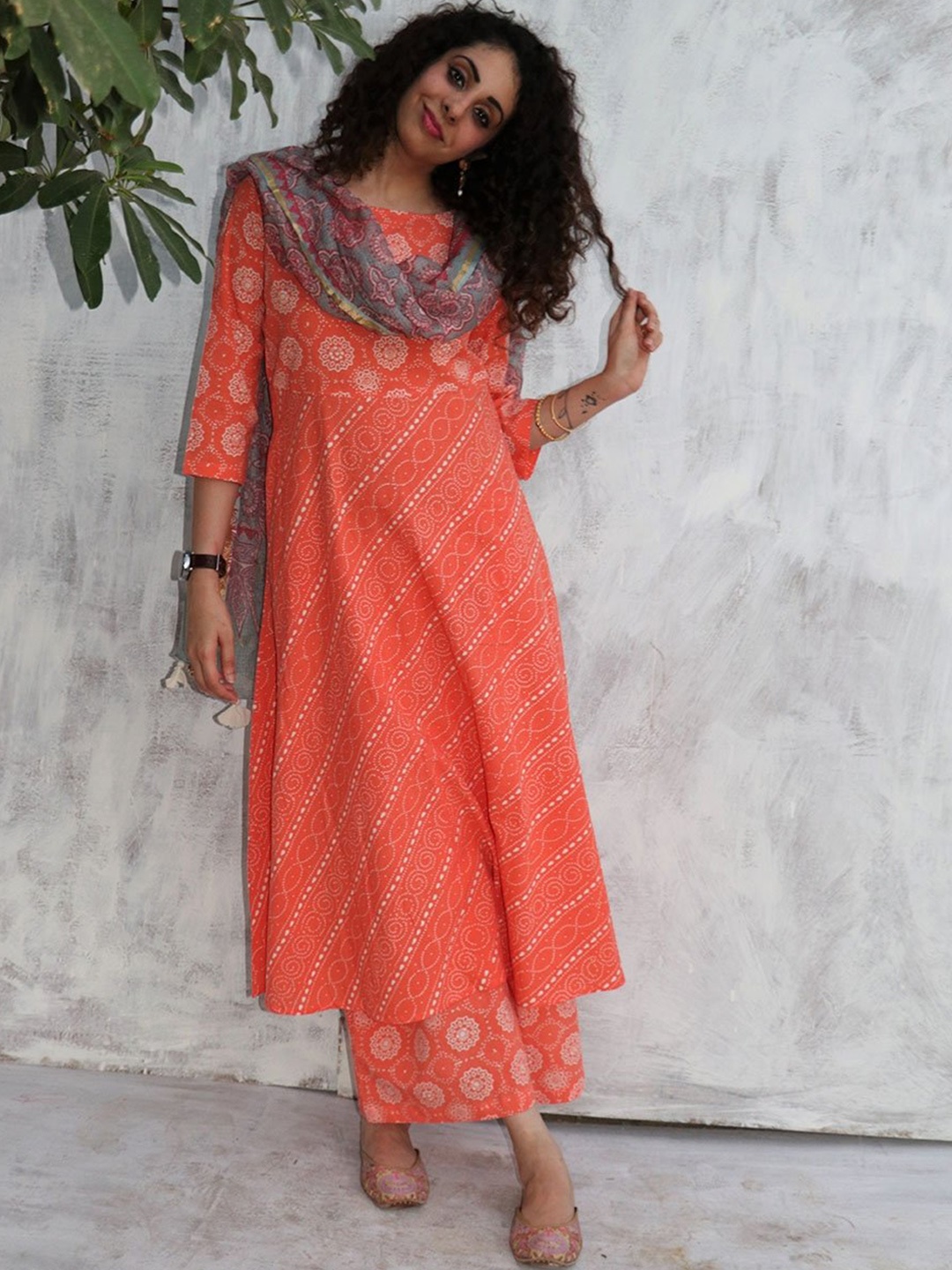 

Chidiyaa Women Pink Floral Printed Pure Cotton Kurta with Trousers & With Dupatta