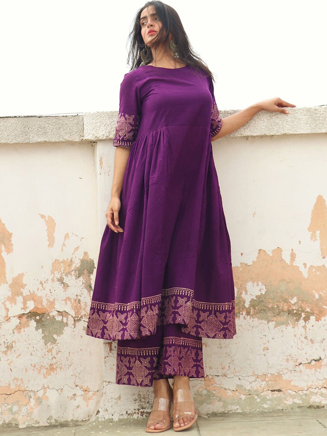 

Chidiyaa Women Purple Pure Cotton Kurta with Palazzos