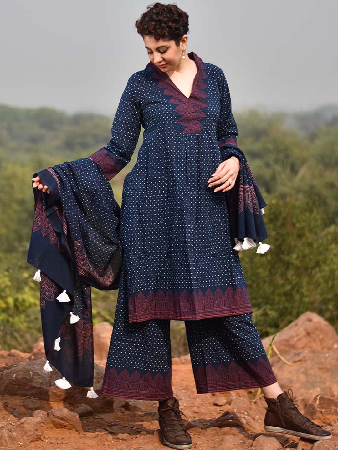 

Chidiyaa Women Blue Ethnic Motifs Printed Pure Cotton Kurta with Trousers