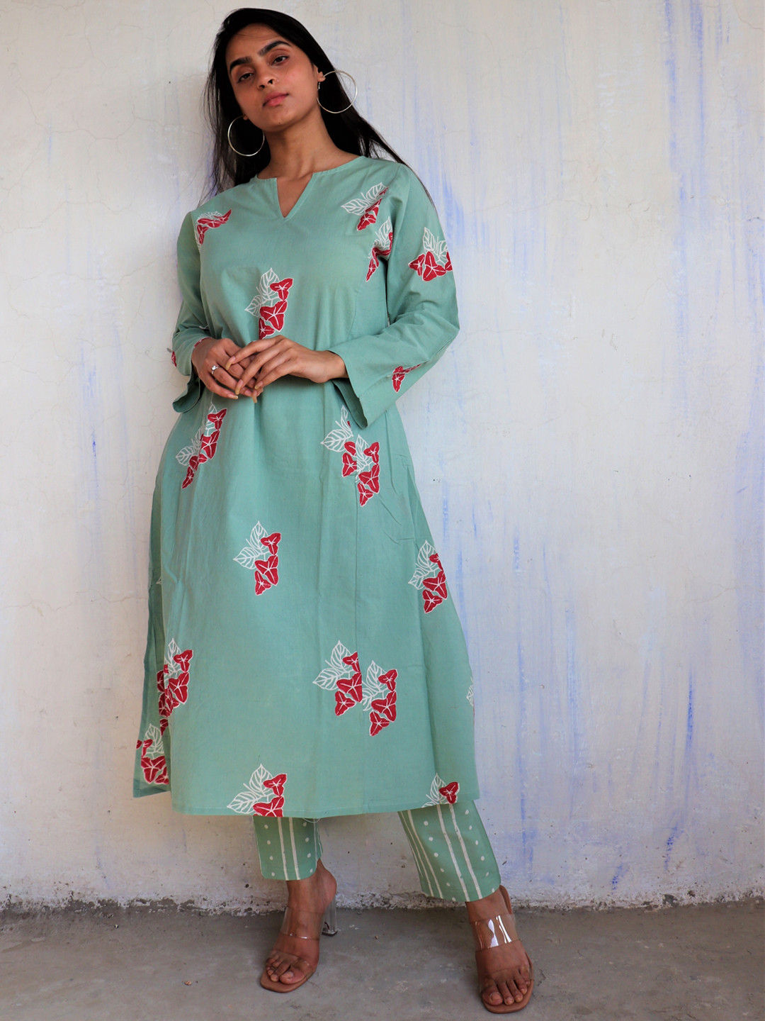 

Chidiyaa Women Blue Printed Pure Cotton Kurta with Trousers