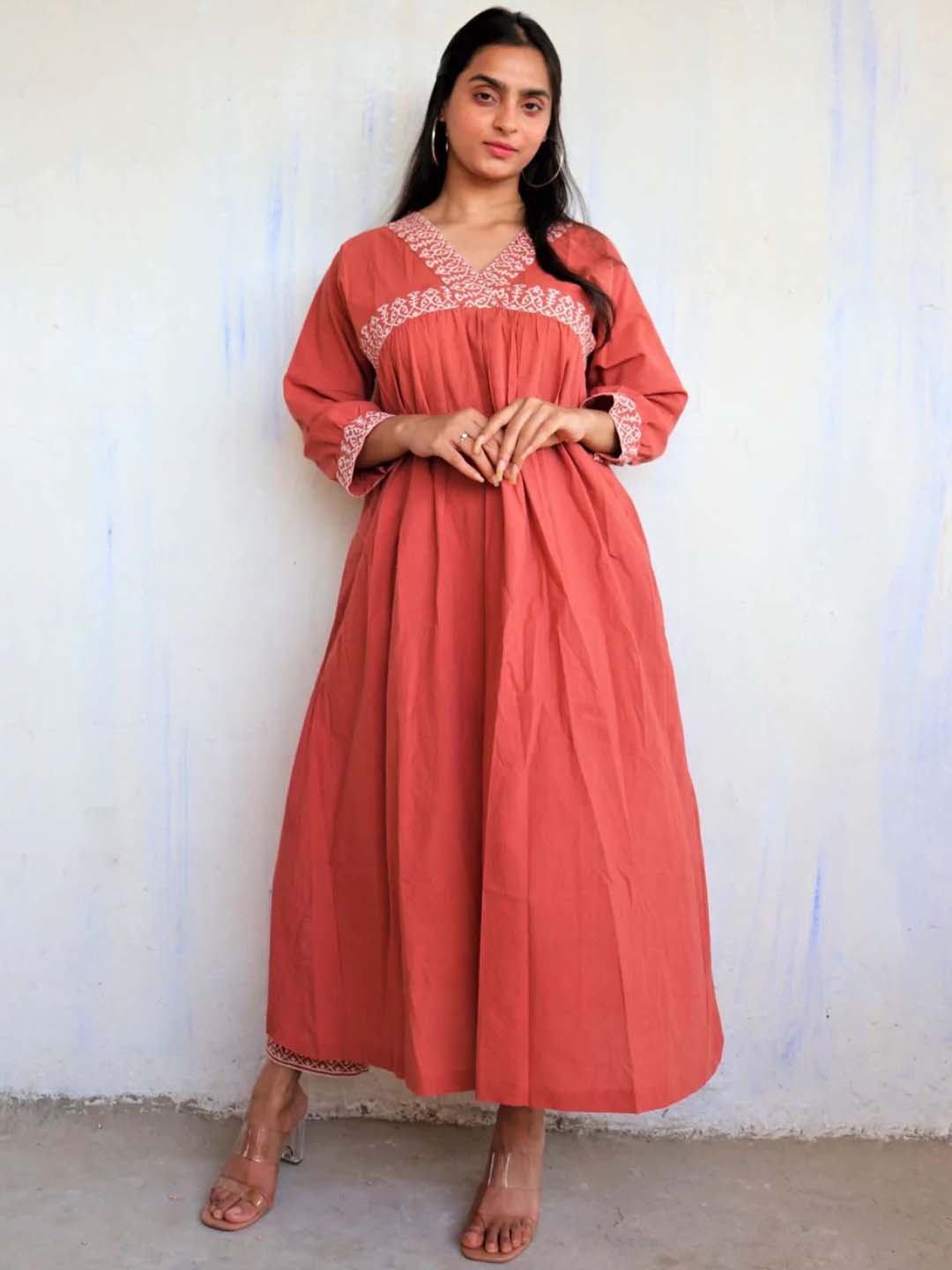 

Chidiyaa Women Red Embroidered Pure Cotton Kurta with Trousers