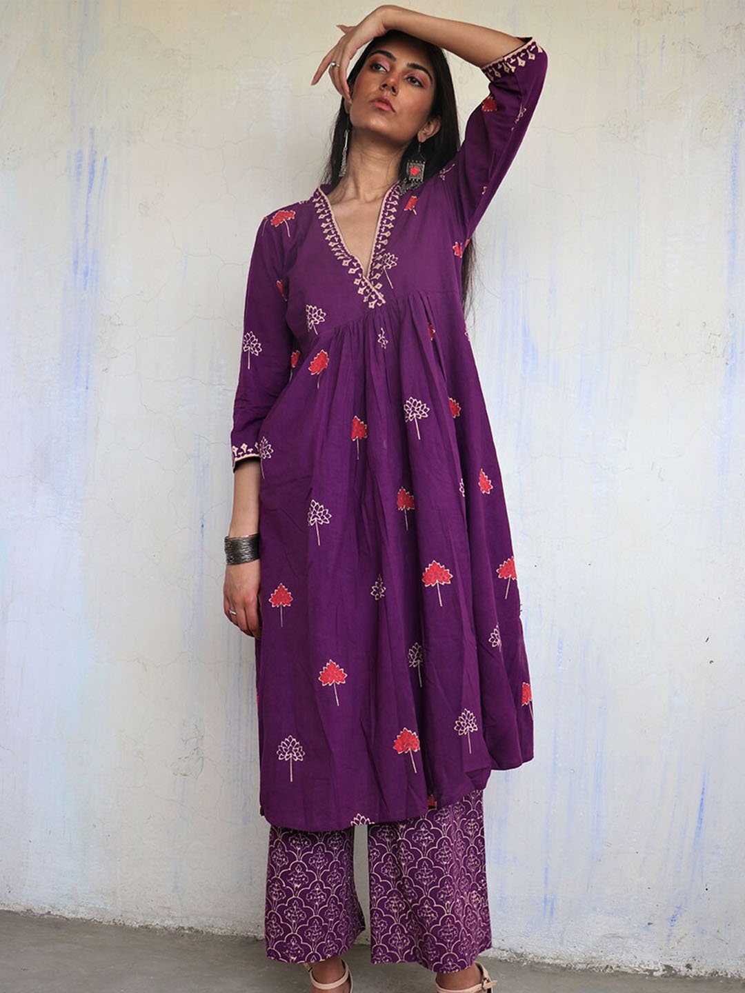 

Chidiyaa Women Purple Floral Printed Pure Cotton Kurta with Palazzos & With Dupatta