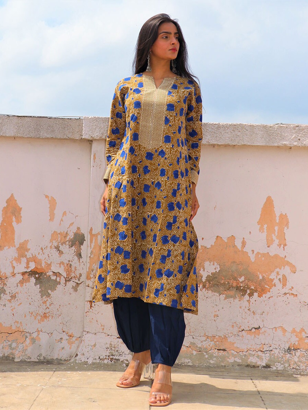 

Chidiyaa Women Yellow Ethnic Motifs Printed Pure Cotton Kurta with Salwar
