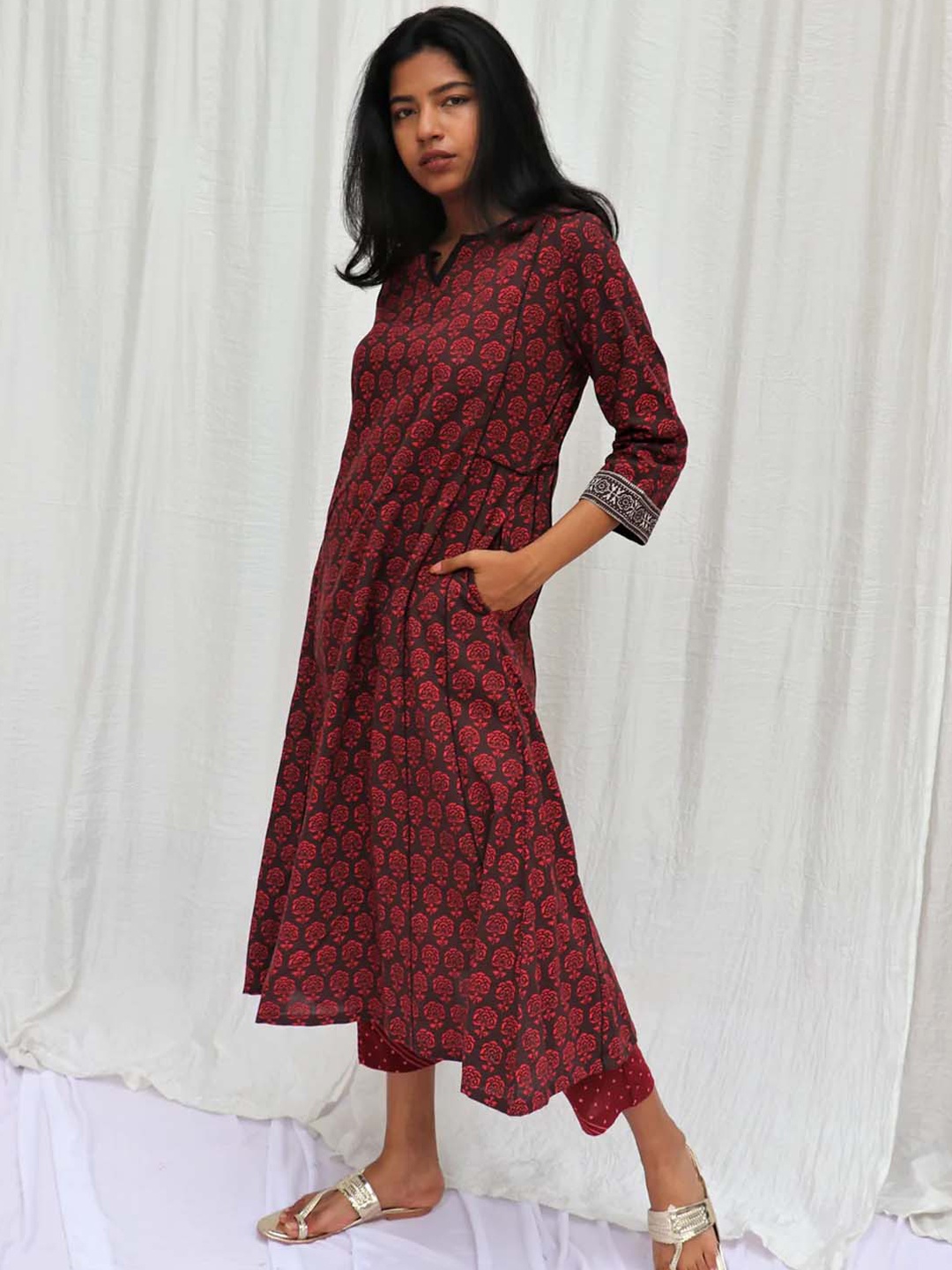 

Chidiyaa Women Maroon Printed Pure Cotton Kurta with Trousers