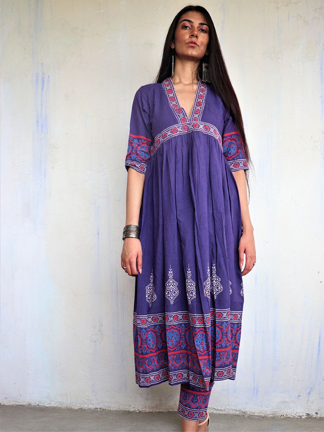 

Chidiyaa Women Floral Embroidered Layered Pure Cotton Kurta with Trousers, Purple